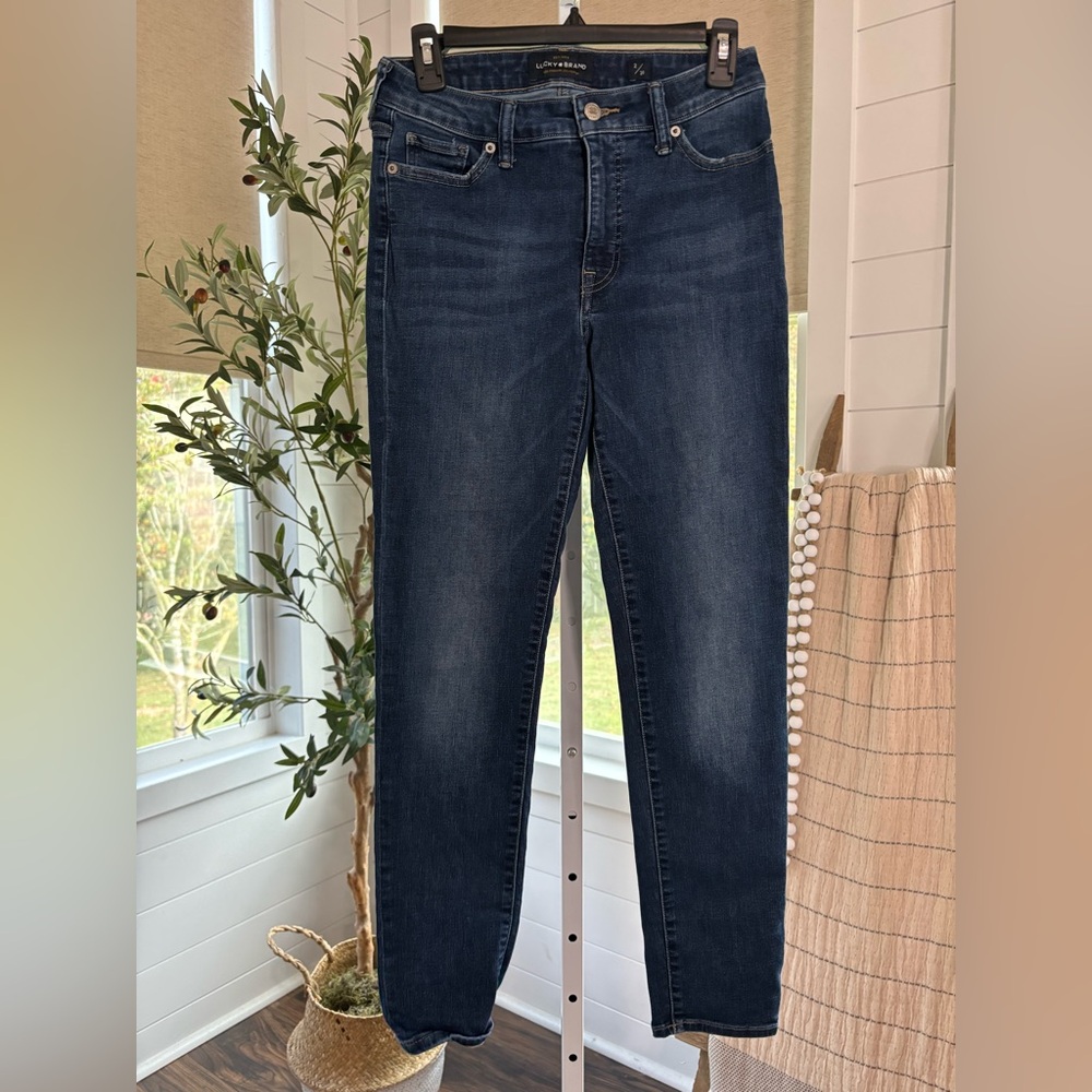 F25. Lucky Brand Hayden Skinny Jeans, 2/26
